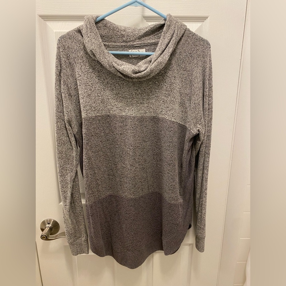 Maurice’s cowl neck top size medium